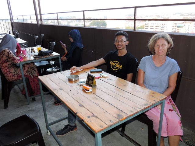Wir treffen Nik in Kota Bharu und er zeigt uns ein Inn-Restaurant.